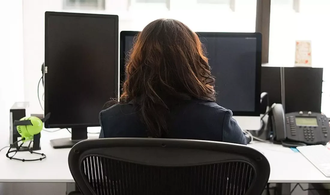 Samsun’da bir kamu kurumunda görevli sanık, 2018 yılında aynı odada