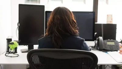 Samsun’da bir kamu kurumunda görevli sanık, 2018 yılında aynı odada