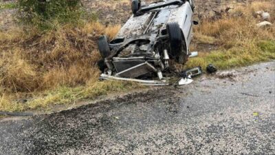 Afyonkarahisar’da kontrolden çıkarak takla atan otomobilde 3 kişi yaralandı. Kaza,
