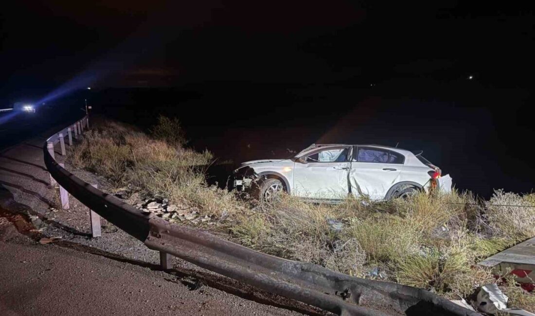 Afyonkarahisar’da kontrolden çıkarak takla atıp şarampole giren otomobilde 4 kişi