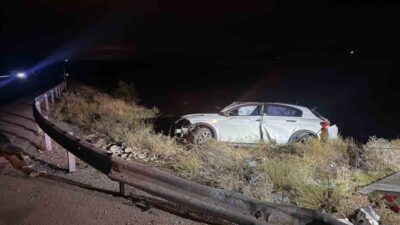 Afyonkarahisar’da kontrolden çıkarak takla atıp şarampole giren otomobilde 4 kişi