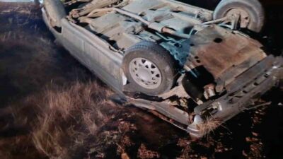 Afyonkarahisar’da kontrolden çıkarak takla atıp ardından sürüklenerek şarampole giren otomobilin