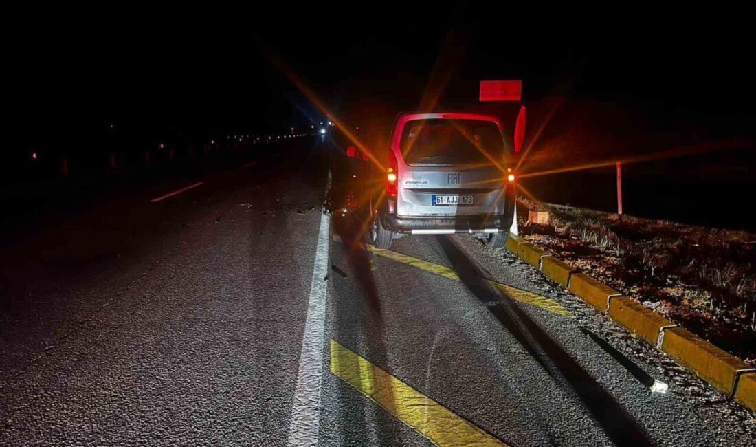 Afyonkarahisar’da tır ile hafif ticari aracın çarpıştığı kazada 2 kişi