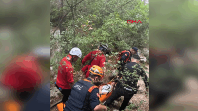 Olay, saat 12.30 sıralarında Kemer İlçesi Kiriş Caddesi üzerinde yer