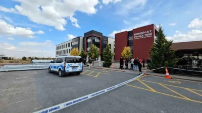 Erciyes Üniversitesi Edebiyat Fakültesi önünde yaşanan olay, üniversiteyi yasa boğdu.