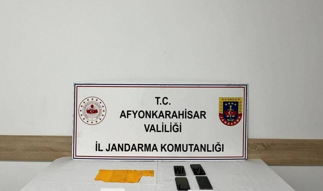 Afyonkarahisar’da jandarma tarafından gerçekleştirilen uyuşturucu operasyonunda yakalanan 4 kişiden 2’si