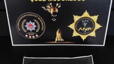 Afyonkarahisar’da şehirlerarası otogarda polis tarafından şüphe üzerine durdurulan ve üstlerinde