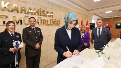 Kentte görev yapan Polis Memuru Şirin Bengü İnce ile Bando