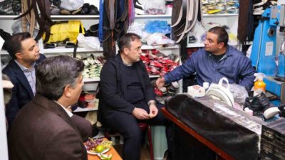 İlçe merkezinde vatandaşlarla ve esnafla bir araya gelen Vali Sözer,