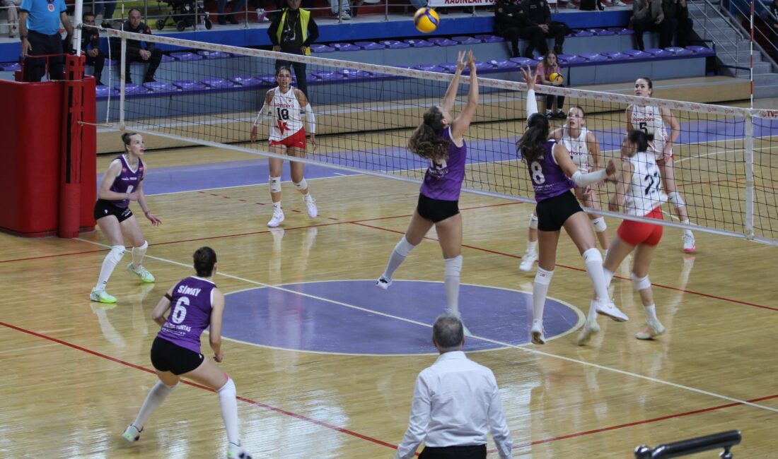 Gaziantep Şahinbey Spor Salonu’nda oynanan mücadelede, iki takım da maça