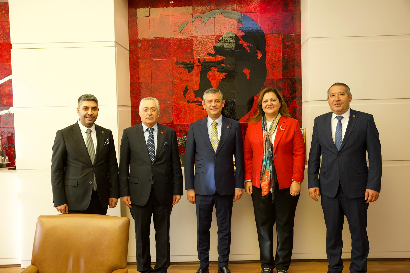 CHP Lideri Özel ile görüştüler