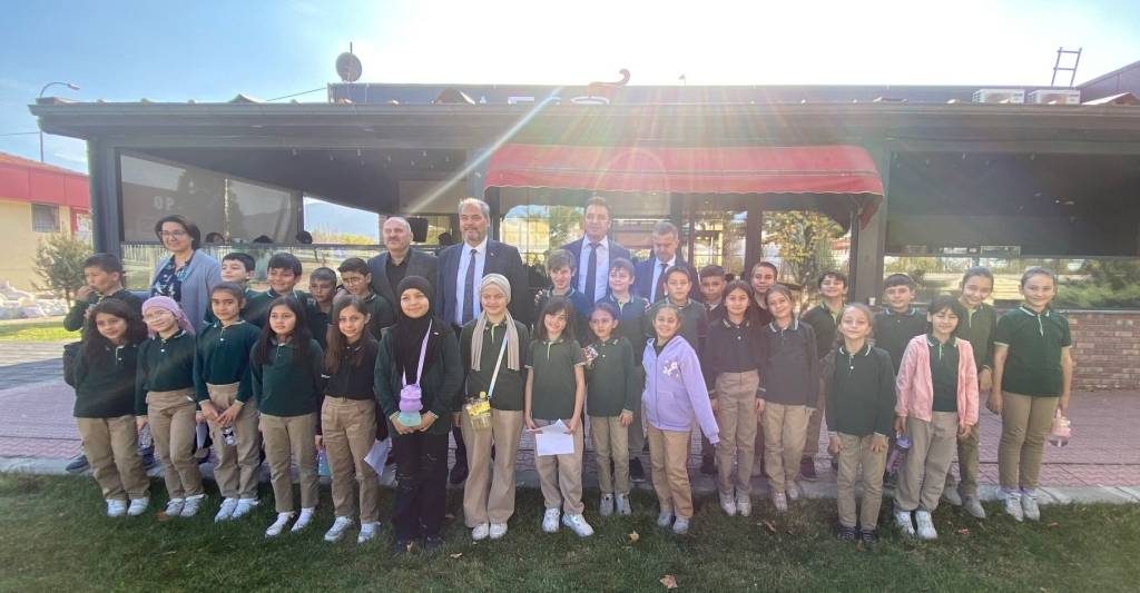 Küçük misafirlerin, hem eğlendiği hem de üniversite hayatı ile ilgili