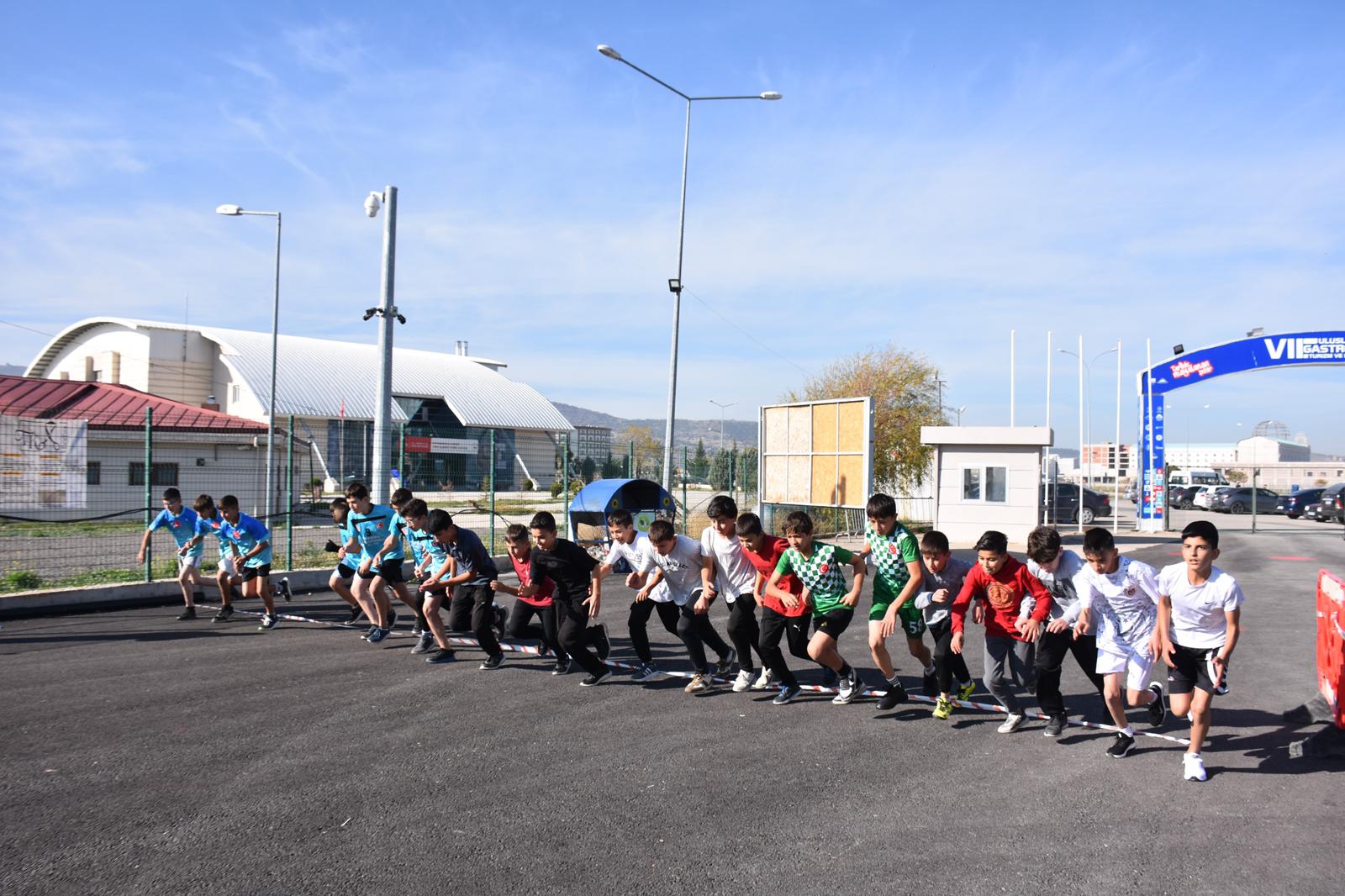 İlçeler arası dayanışma ve rekabetin ön planda olduğu organizasyonda, farklı