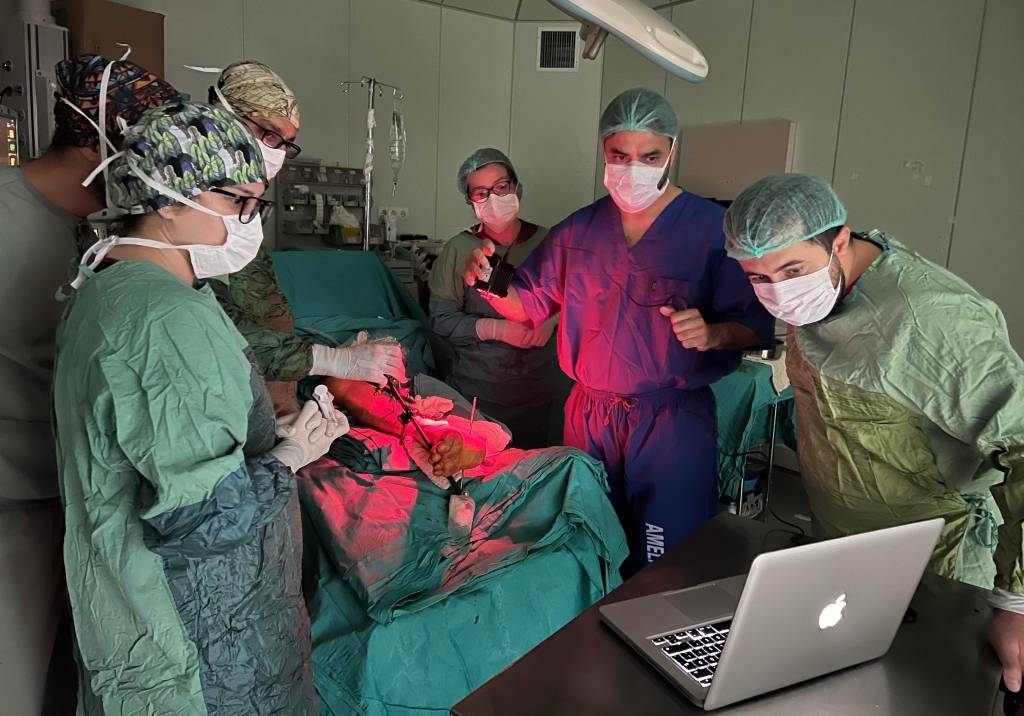 AFSÜ Tıp Fakültesi, Plastik Rekonstrüktif ve Estetik Cerrahi Kliniğinden Prof.