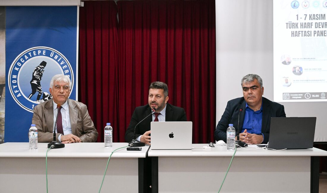 Erdal Akar Konferans Salonunda düzenlenen Panele; akademik ve idari personel