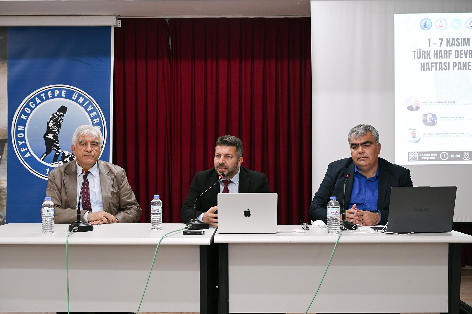 Erdal Akar Konferans Salonunda düzenlenen Panele; akademik ve idari personel