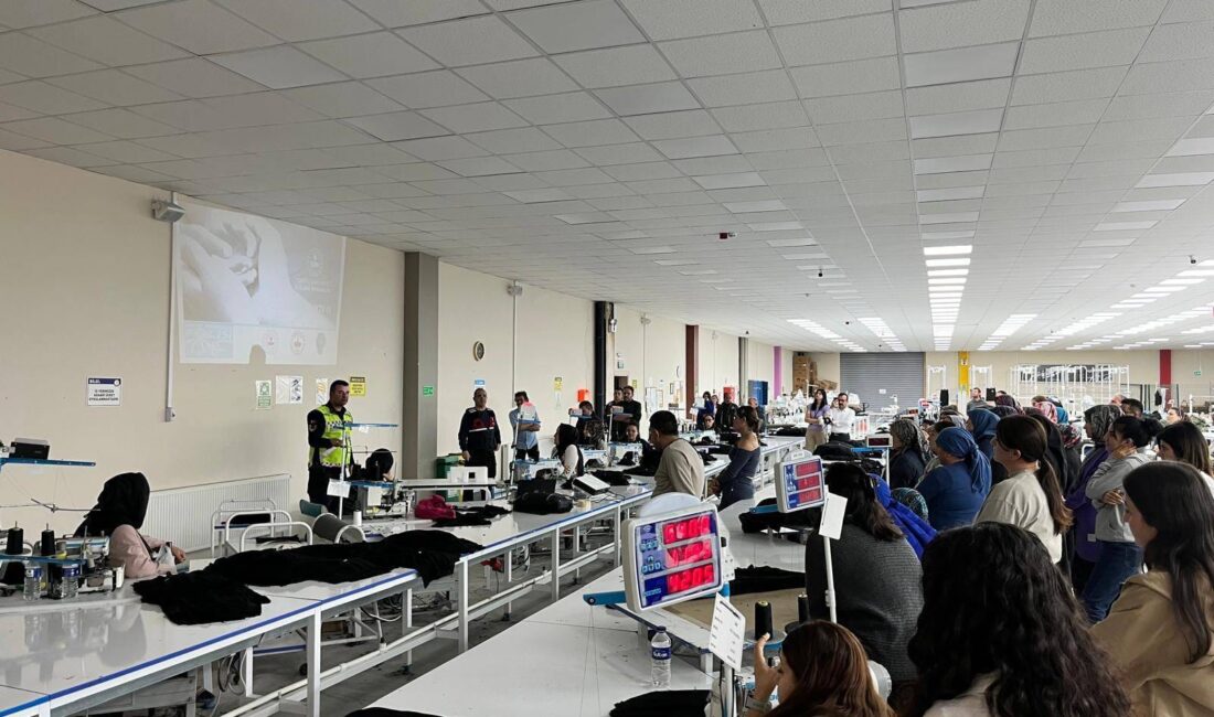 Gerçekleştirilen seminerde 127 vatandaşa; “En İyi Narkotik Polisi Anne” projesi,