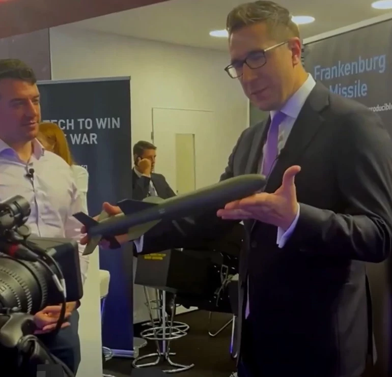 Kendisi küçük etkisi büyük: Avrupayı Putinden koruyacak