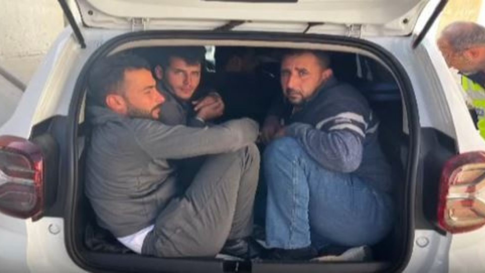 Tıka Basa Doldurulan Araçlarda Yakalanan Göçmenlerle İlgili Üç Organizatör Tutuklandı