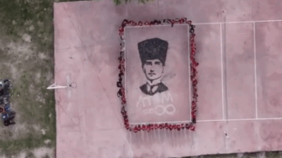 Öğrenciler, Atatürk’e olan büyük sevgi ve özlemlerini ifade etmek için