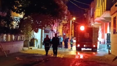 Yangın, Güneykent Mahallesi’nde bulunan 3 katlı bir apartmanın en üst