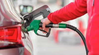 Döviz kuru ve brent petroldeki hareketlilik akaryakıt fiyatlarına yansımaya devam