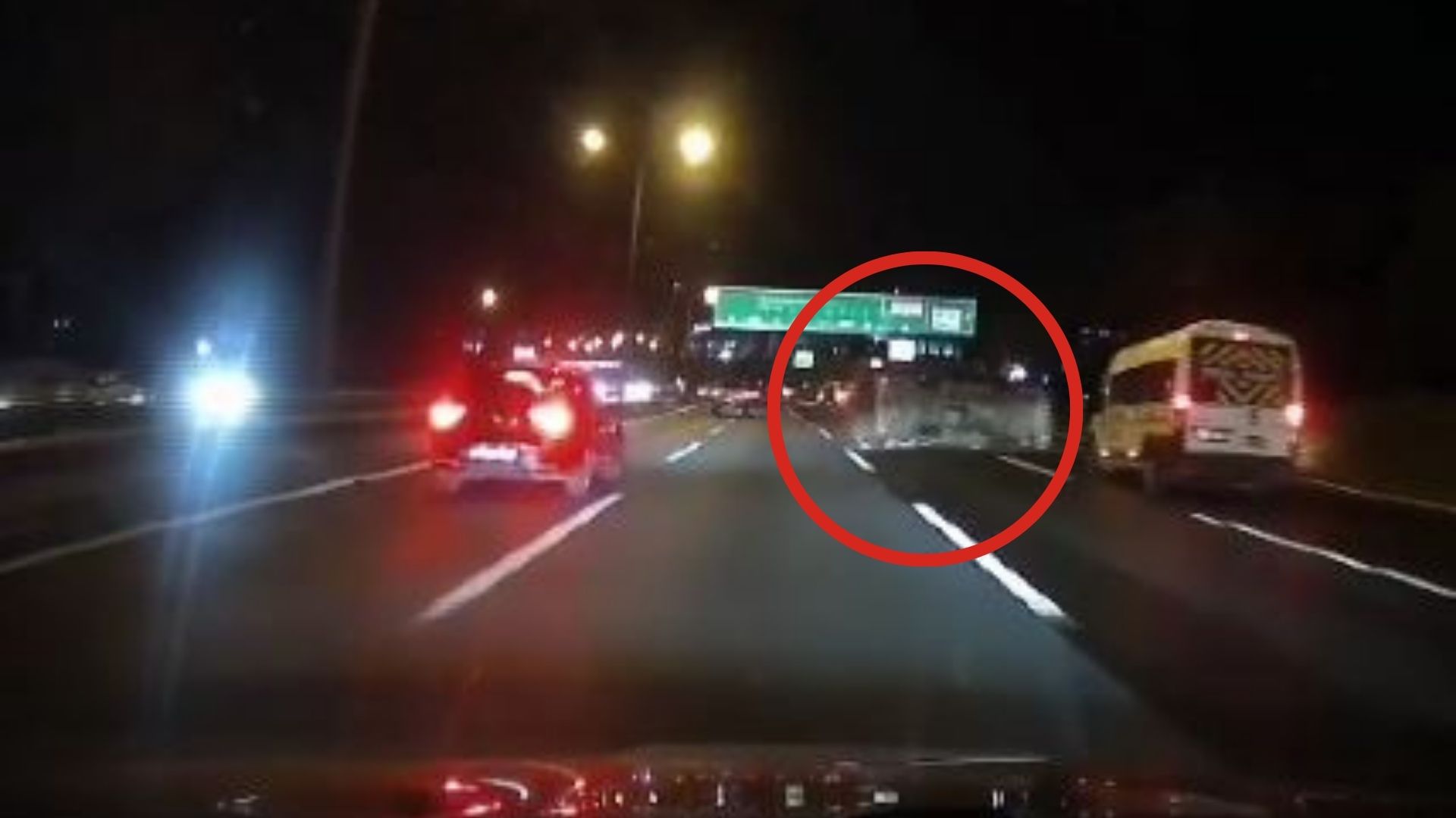 Makas Atan Araç Kontrolden Çıkıp Takla Attı, O Anlar Kamerada