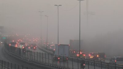 Dün akşam saatlerinden itibaren İstanbul’u saran sis, sabah 05.00 itibarıyla