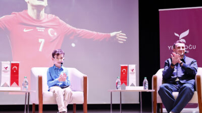 Fenerbahçe forması giyen Kerem Aktürkoğlu, okul başkanlığına seçilen Aras Şamlı’nın