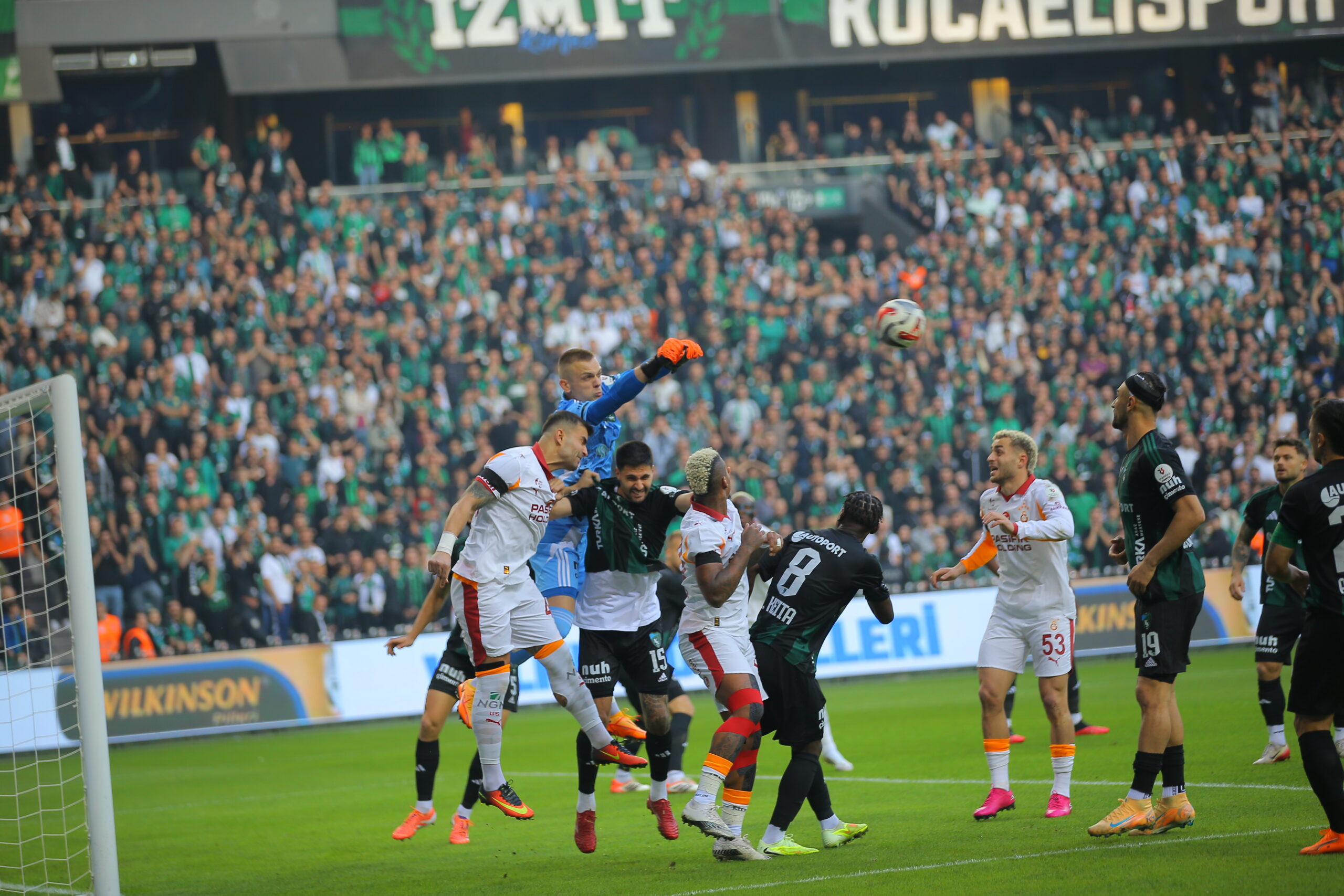 Trendyol Süper Lig’in 12. haftasında Kocaelispor ile Galatasaray karşı karşıya geldi. Turka Kocaeli Stadyumu’nda oynanan