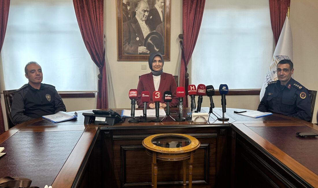 Valilik makamında düzenlenen toplantıda İl Jandarma Komutanı Albay Murat Kaya