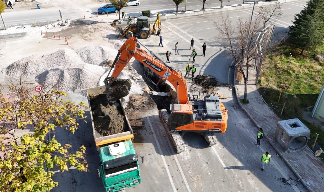 Belediye ekipleri, bölgedeki mevcut hatları Ø1200 milimetre çapında, buhar kürlü,