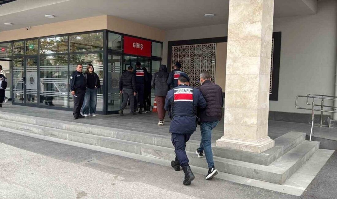 Afyonkarahisar merkezli 6 kentte jandarma tarafından telefon dolandırıcılarına yönelik gerçekleştirilen