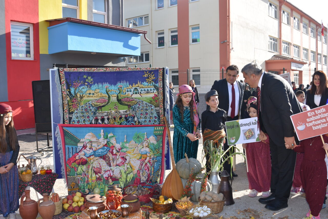 AFYONKARAHİSAR (AA) – Afyonkarahisar'da, "Gelenekten Geleceğe Sağlıklı Nesillere" projesiyle çocuklara