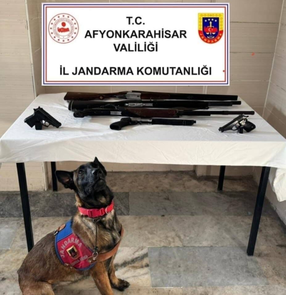 AFYONKARAHİSAR (AA) – Afyonkarahisar'ın İscehisar ilçesinde düğünde silahla havaya ateş