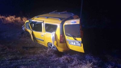 Afyonkarahisar’da ticari taksi ile otomobilin çarpıştığı trafik kazasında bir çocuk