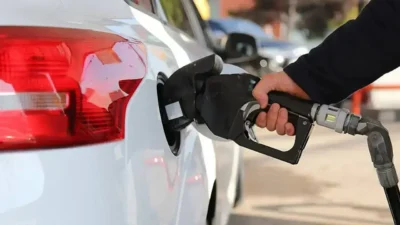 Akaryakıt ürünlerinden motorinin litre fiyatında önemli bir düşüş yaşanması bekleniyor.