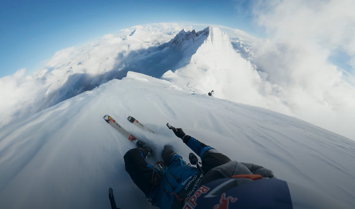 37 yaşındaki Polonyalı kayak dağcısı Andrzej Bargiel, inanılmaz tırmanış ve kayak