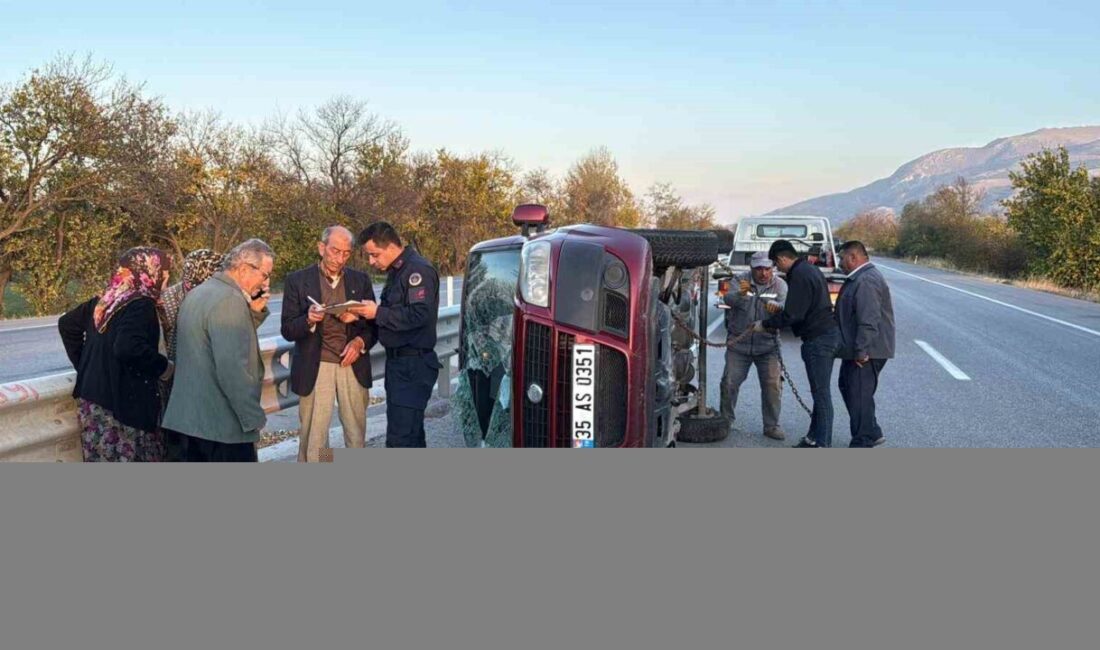 Afyonkarahisar’da kontrolden çıkarak bariyerlere çarpıp devrilen hafif ticari araçta şans