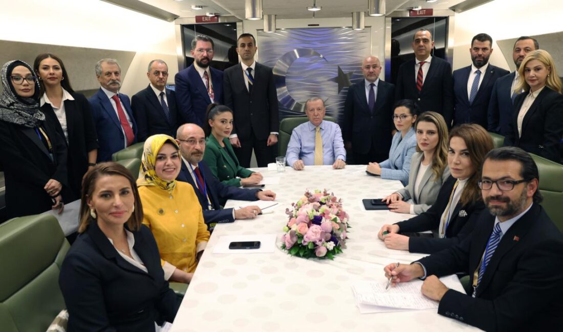 Cumhurbaşkanı Erdoğan, Azerbaycan ziyareti dönüşü uçakta gazetecilerin sorularını yanıtladı, gündeme ilişkin değerlendirmelerde