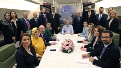 Cumhurbaşkanı Erdoğan, Azerbaycan ziyareti dönüşü uçakta gazetecilerin sorularını yanıtladı, gündeme ilişkin değerlendirmelerde