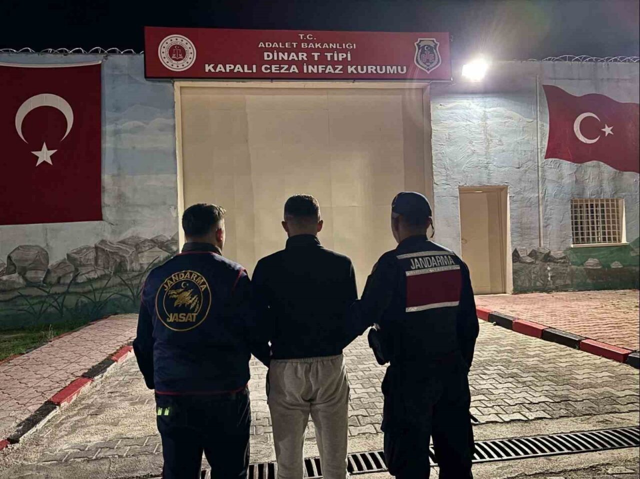 Evciler ilçesinde farklı adreslerde yaşanan ziynet eşyası hırsızlıkları sonrası JASAT