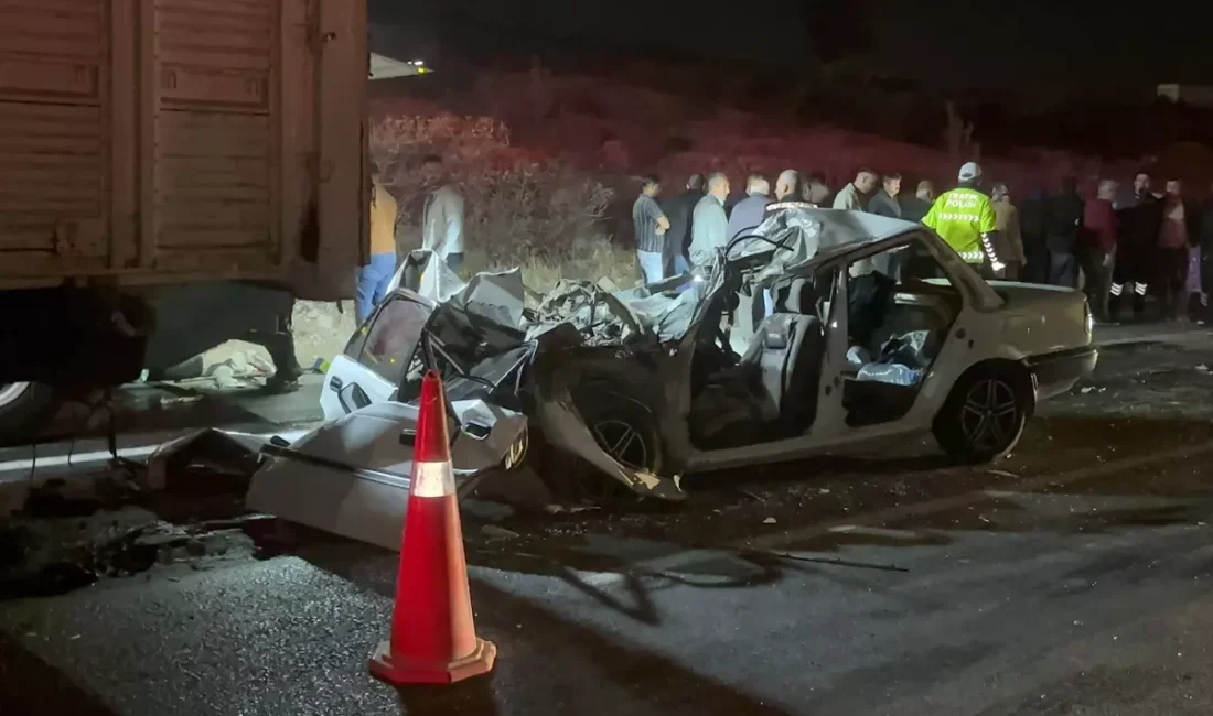Gaziantep-Kahramanmaraş kara yolunun Köksalan Mahallesi yakınlarında, sürücüsü henüz belirlenemeyen mısır