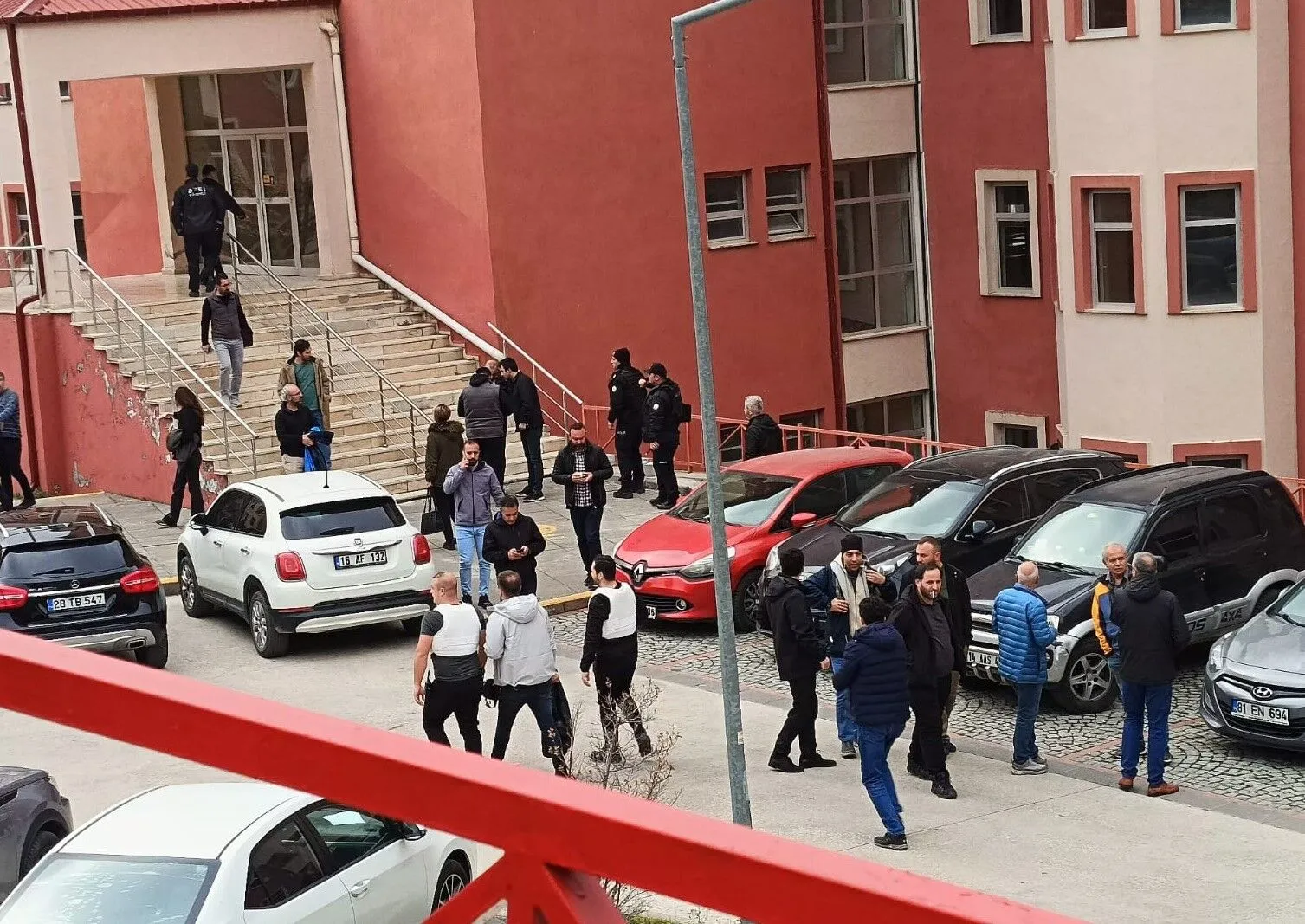 Üniversitede Rehine Krizi 5 Saat Sonra Sonlandı