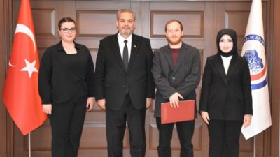 Rektör Aslan’dan Misafir Öğrenciye SertifikaAfyonkarahisar Sağlık Bilimleri Üniversitesi Rektörü Prof.