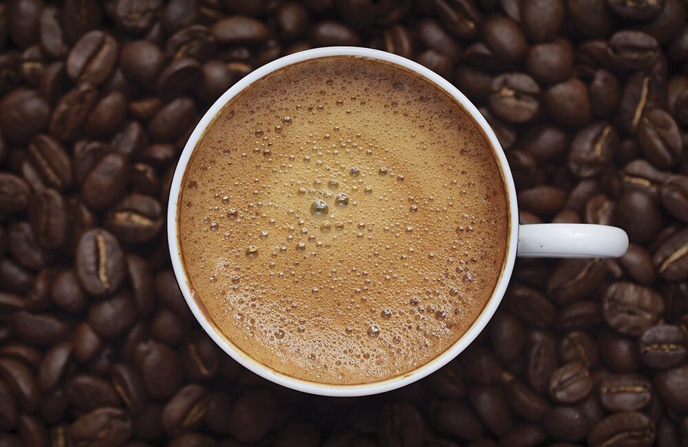 Yeni bir araştırmaya göre, geleneksel inanışın aksine, kahve içmek düzensiz kalp atışlarına