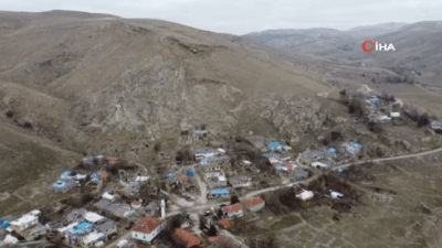 Afyonkarahisar’da kaya düşme riskinin bulunduğu 120 nüfuslu köyde vatandaşlar evlerinin