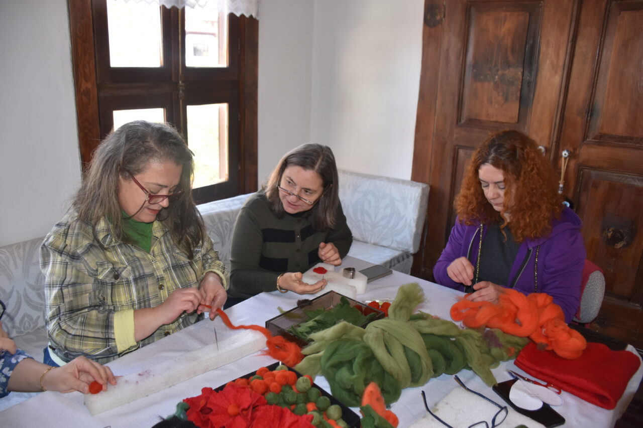 - Afyonkarahisar'da devletin eğitim ve ekipman desteğinden faydalanan Umay Kadın