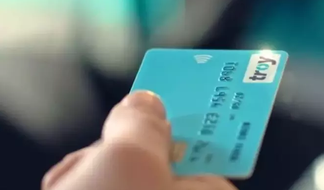 Türkiye’de yüksek enflasyon nedeniyle nakit para kullanımı azalırken, kartlı harcamalardaki