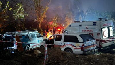 Vali Erol, dün 16.30 sıralarında yaşanan göçükte bir kamyon ve